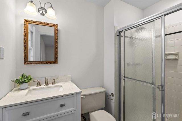 17 Meredith Road, Edison, NJ 08817