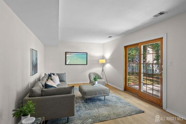 17 Meredith Road, Edison, NJ 08817