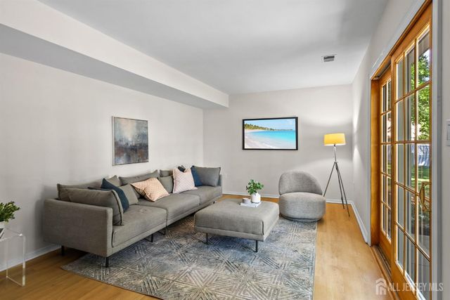 17 Meredith Road, Edison, NJ 08817