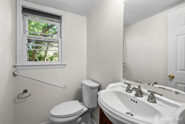 17 Meredith Road, Edison, NJ 08817