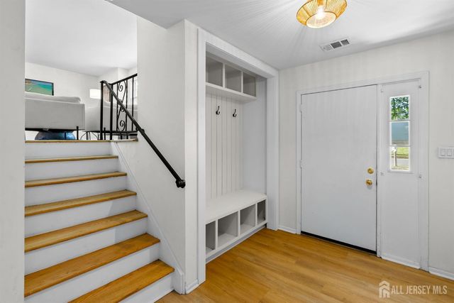 17 Meredith Road, Edison, NJ 08817