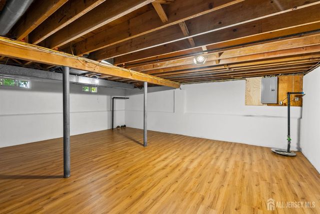 17 Meredith Road, Edison, NJ 08817