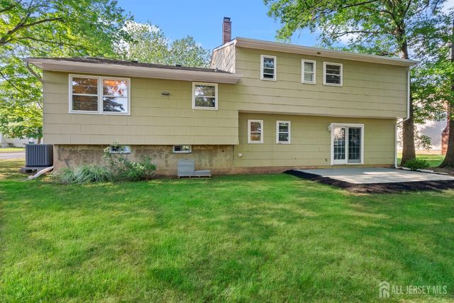 17 Meredith Road, Edison, NJ 08817