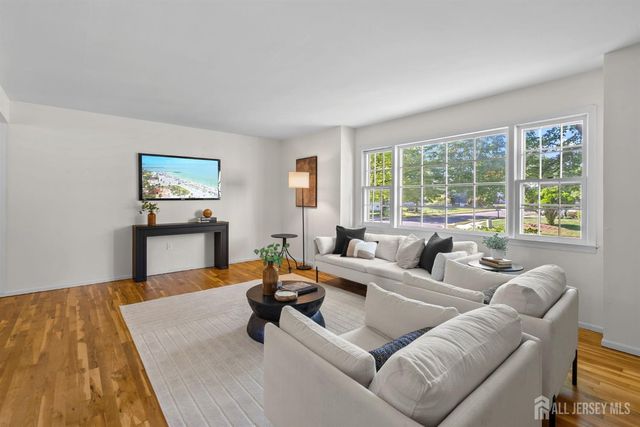 17 Meredith Road, Edison, NJ 08817