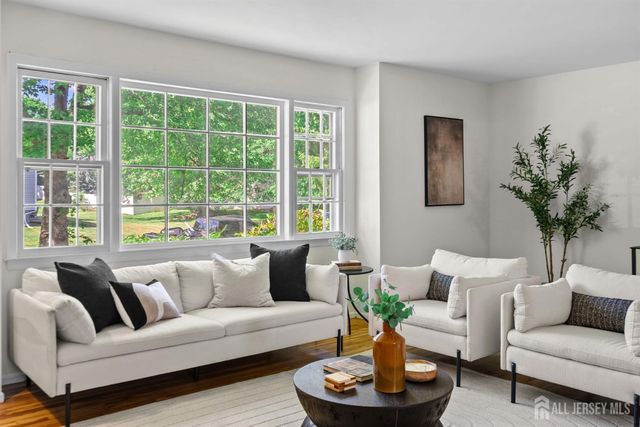 17 Meredith Road, Edison, NJ 08817