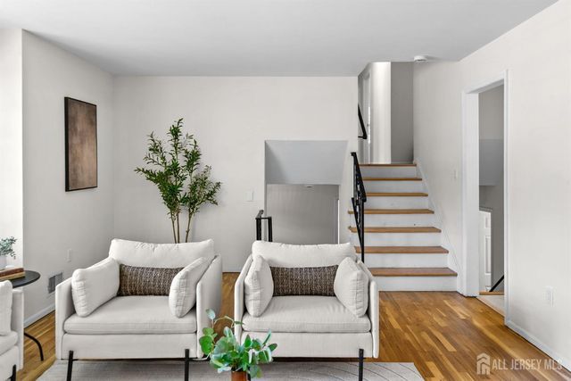 17 Meredith Road, Edison, NJ 08817