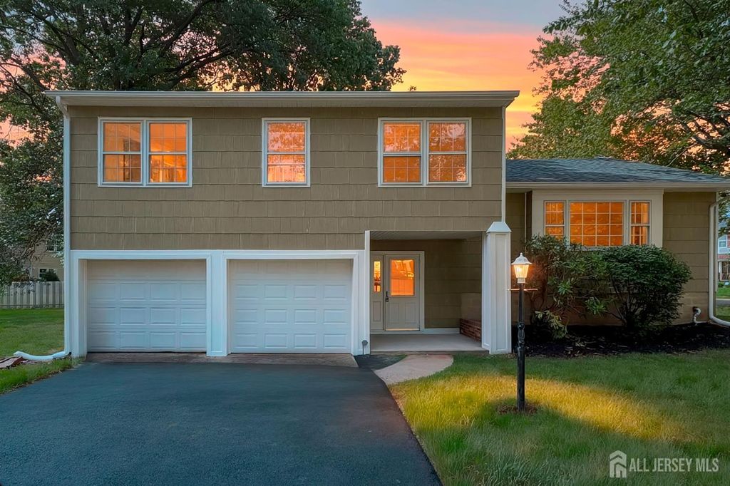 17 Meredith Road, Edison, NJ 08817
