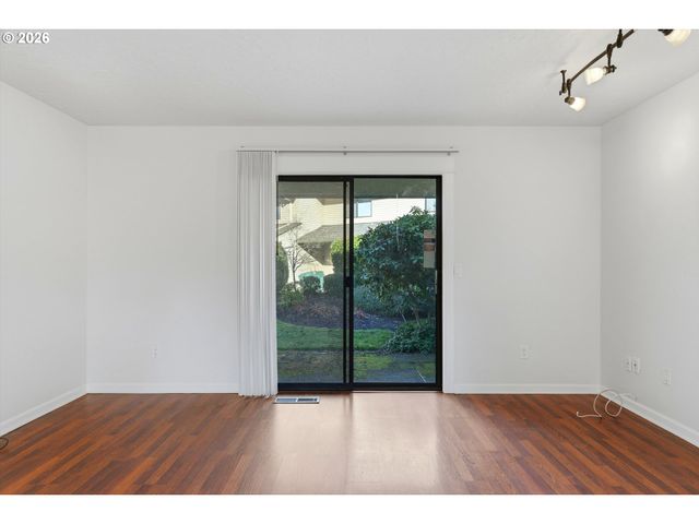 627 N HAYDEN BAY Dr, Portland, OR 97217