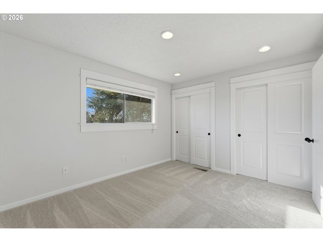 627 N HAYDEN BAY Dr, Portland, OR 97217