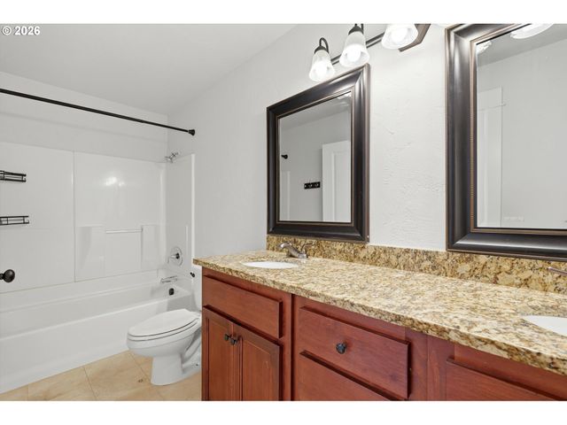 627 N HAYDEN BAY Dr, Portland, OR 97217