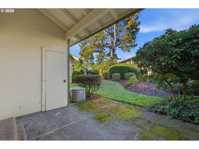 627 N HAYDEN BAY Dr, Portland, OR 97217