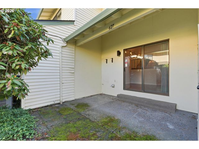 627 N HAYDEN BAY Dr, Portland, OR 97217