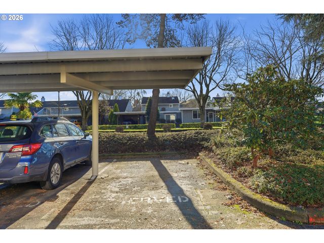 627 N HAYDEN BAY Dr, Portland, OR 97217