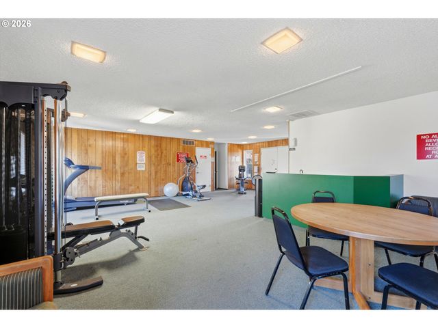 627 N HAYDEN BAY Dr, Portland, OR 97217