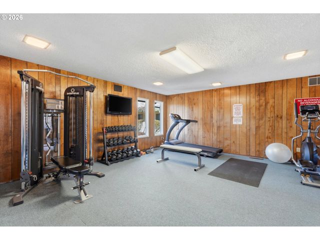 627 N HAYDEN BAY Dr, Portland, OR 97217