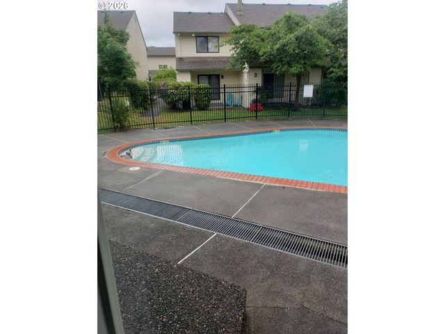 627 N HAYDEN BAY Dr, Portland, OR 97217