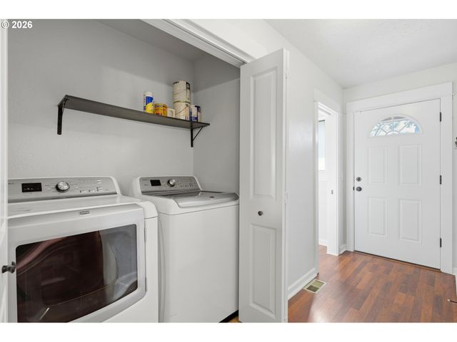 627 N HAYDEN BAY Dr, Portland, OR 97217