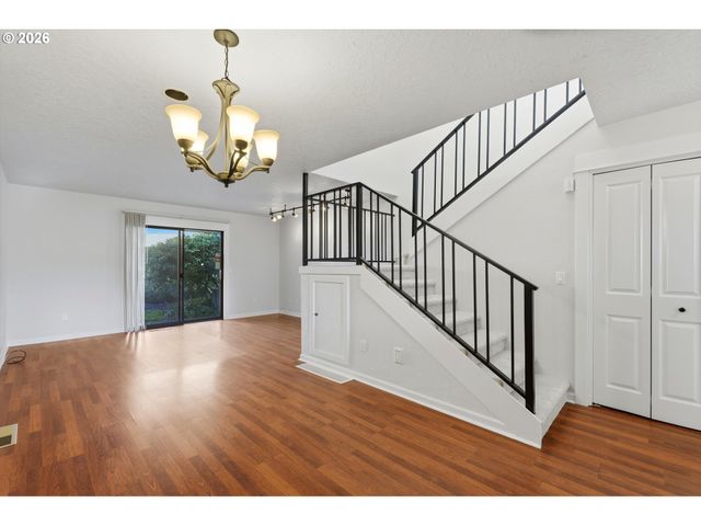 627 N HAYDEN BAY Dr, Portland, OR 97217