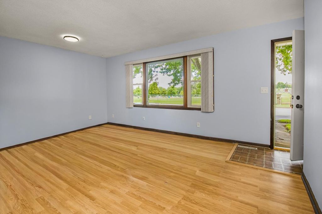 1557 Dale Street N, Saint Paul, MN 55117 — photo 2