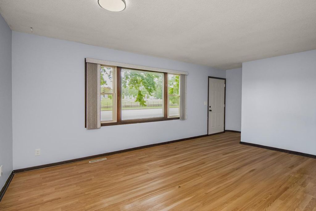 1557 Dale Street N, Saint Paul, MN 55117 — photo 4