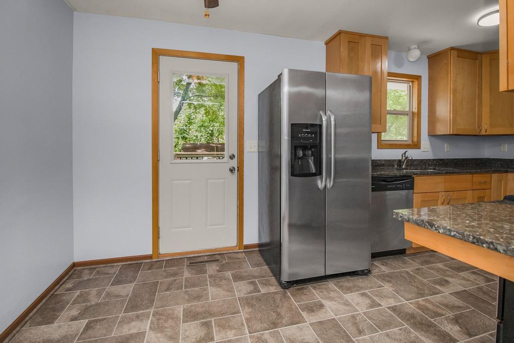 1557 Dale Street N, Saint Paul, MN 55117 — photo 5