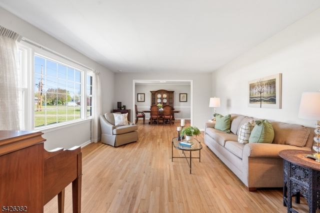 23 Strawberry Ln, Hillsborough Twp., NJ 08844