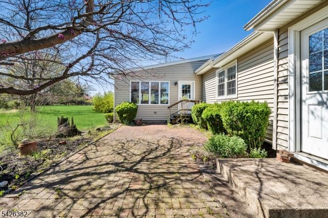 23 Strawberry Ln, Hillsborough Twp., NJ 08844