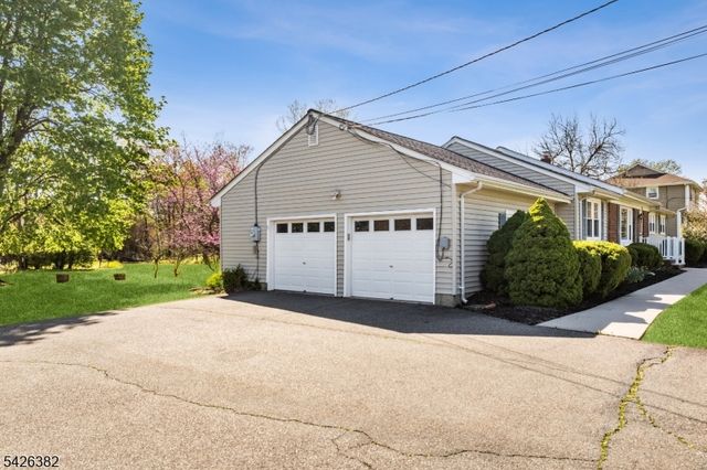 23 Strawberry Ln, Hillsborough Twp., NJ 08844