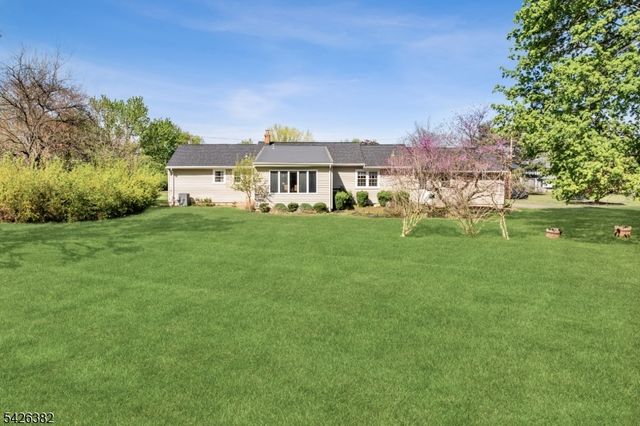 23 Strawberry Ln, Hillsborough Twp., NJ 08844