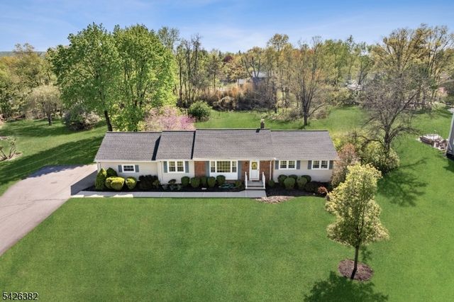 23 Strawberry Ln, Hillsborough Twp., NJ 08844