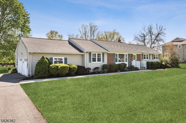 23 Strawberry Ln, Hillsborough Twp., NJ 08844