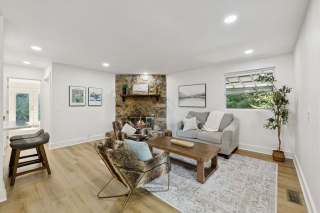 1016 Rustic Hills Dr, Ashland City, TN 37015