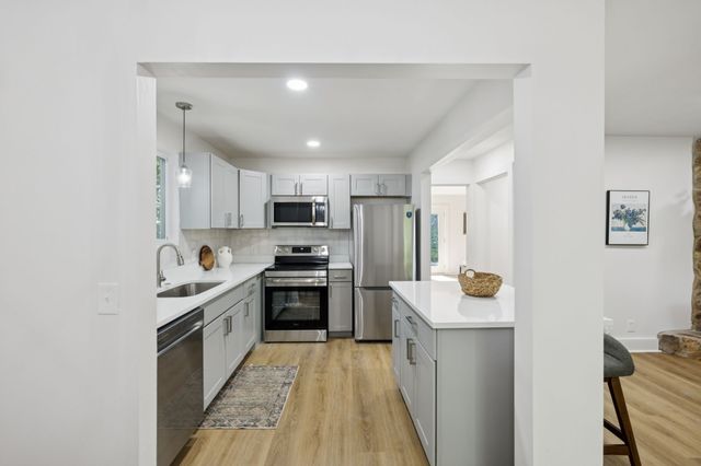 1016 Rustic Hills Dr, Ashland City, TN 37015