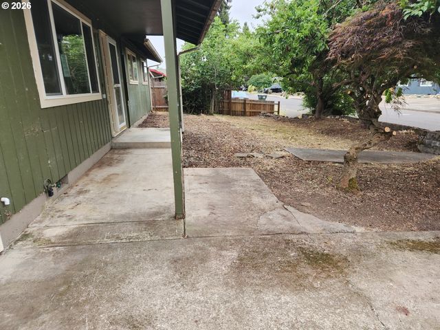2155 BERWIN Ln, Eugene, OR 97404