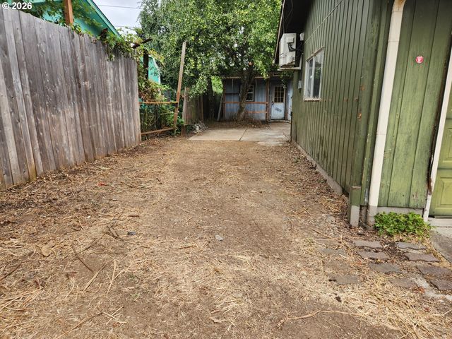 2155 BERWIN Ln, Eugene, OR 97404