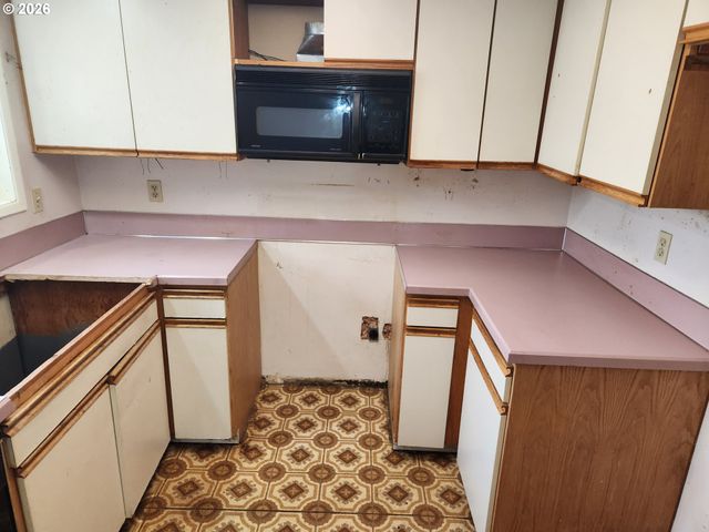 2155 BERWIN Ln, Eugene, OR 97404