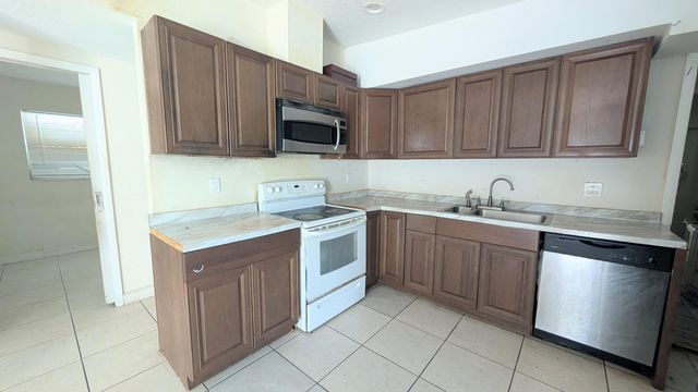 490 Tulip Tree Drive, Lake Worth, FL 33462