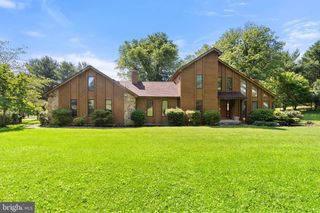 16 POTOMAC TERRACE DR, Harpers Ferry, WV 25425