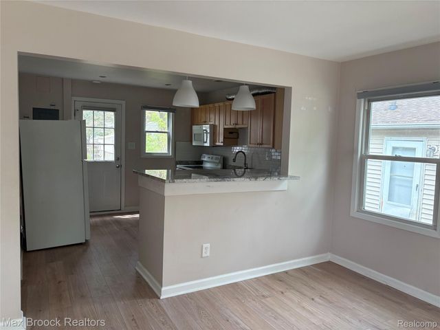 27871 HAMPDEN Street, Madison Heights, MI 48071