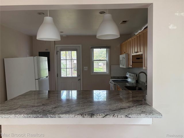 27871 HAMPDEN Street, Madison Heights, MI 48071