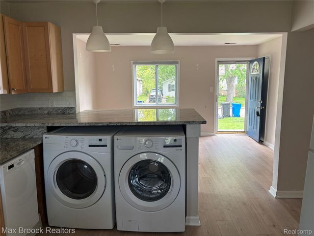 27871 HAMPDEN Street, Madison Heights, MI 48071