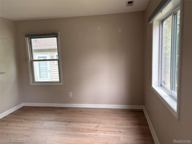27871 HAMPDEN Street, Madison Heights, MI 48071