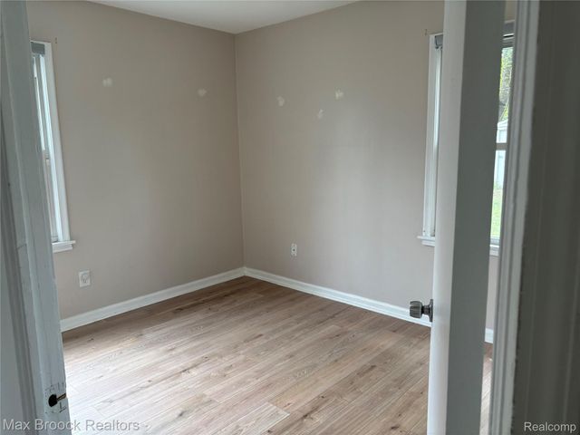 27871 HAMPDEN Street, Madison Heights, MI 48071