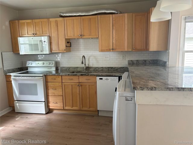 27871 HAMPDEN Street, Madison Heights, MI 48071
