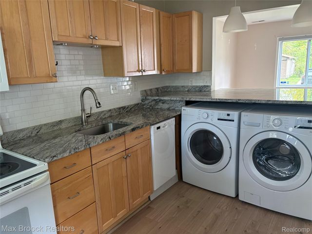 27871 HAMPDEN Street, Madison Heights, MI 48071