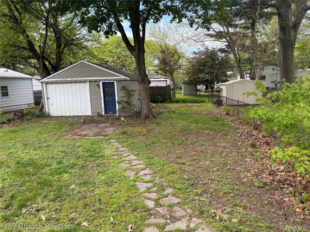 27871 HAMPDEN Street, Madison Heights, MI 48071