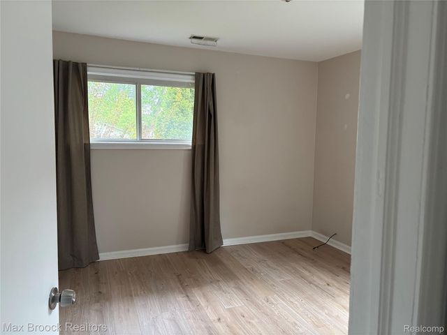 27871 HAMPDEN Street, Madison Heights, MI 48071