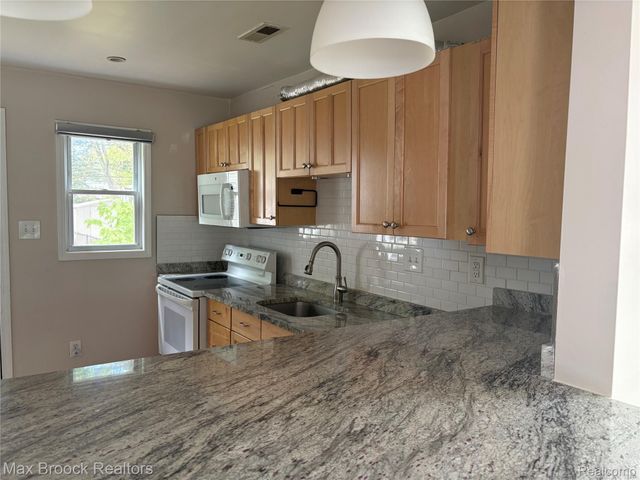 27871 HAMPDEN Street, Madison Heights, MI 48071