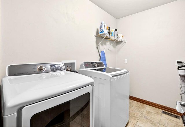 4102 E BRAEBURN DRIVE, Appleton, WI 54913