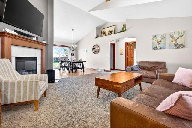 4102 E BRAEBURN DRIVE, Appleton, WI 54913